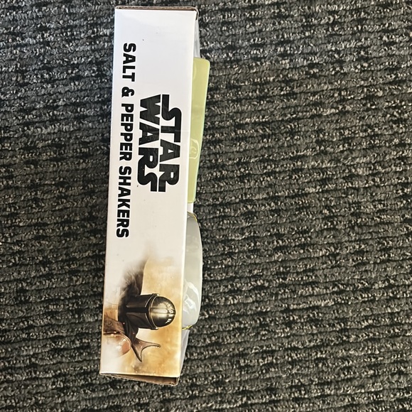 💥 Disney’s Star Wars “The Mandalorian” Slat and Pepper Shakers | Baby Yoda💥 - Picture 4 of 6